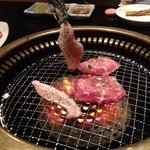 焼き肉膳 らく - 焼けてる焼けてる