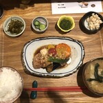 Nishiogi Mogame Shokudou - 鶏と野菜の黒酢香味和え（アップ１）