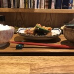 Nishiogi Mogame Shokudou - 鶏と野菜の黒酢香味和え（側面）