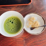 朝日館 - 料理写真:頂いた葛餅と抹茶のセットです