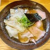 Isato - 「醤油(900円)+自家製ワンタン(250円)」です