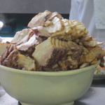 坂内食堂 - このチャーシューの量は圧巻です！