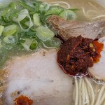 味心 - 辛味ダレをドボン