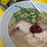 味心 - 塩とんこつラーメン　680円　　　おにぎり　220円