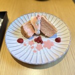 Cafe COUR - 桜シフォンケーキと抹茶ラテ　セット価格で1560円
