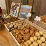 大川荘 - パンも豊富です