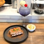 Cafe & Bar Euphoria - いちごのティラミス
                      不純ソーダ