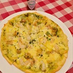 トラットリア ガバチョ - 海老・アボカド・ツナのジェノベーゼピザ