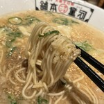 河童ラーメン本舗 - 麺アップ
