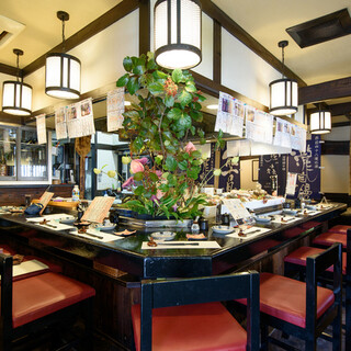 個室完備◆落ち着いて食事を楽しめる和を基調とした店内