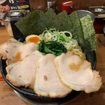 濃厚豚骨醤油ラーメンブタシャモジ 本店 - ごちそうブタそば中盛