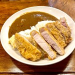 しまや - 国産極上ロースカツと豚バラ煮込みカレー