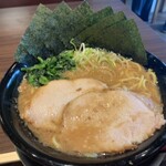 濃厚豚骨醤油ラーメンブタシャモジ 本店 - ブタそば