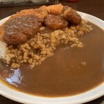 241913077 - 日替わりロースカツカレー＆カニクリームコロッケ。