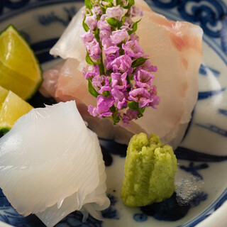 市場から直接仕入れた良質な鮮魚や栄養豊富な地元野菜を多用