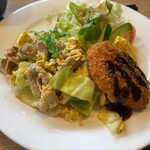 カフェ ド ウィンクル - 豚肉と春キャベツの炒め物