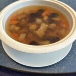 赤坂 四川飯店 - 豚スペアリブとナツメのじっくり蒸しスープ