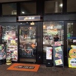 ログキット - ハンバーガー屋っぽい雑多な外観！