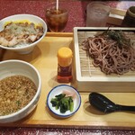 五穀 - 鶏塩麹焼き丼と五穀つけ麺セット(税抜1280円)