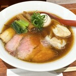 三馬路 - 特製醤油そば（煮玉子、海老ワンタン）