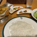 新宿中村屋 manna - インドカリーとサラダ