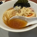 酒肴場 屯 - ほろ苦ビターな煮干しの旨みと津軽醤油のコク