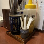 酒肴場 屯 - 卓上の調味料