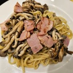 J PASTA - しめじとベーコンのおしょうゆ味のスパゲッティ