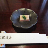 土佐料理 祢保希 銀座店 - 先付：小鉢（桜豆腐）
