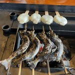 囲炉裏焼きあなみ - 焼けてきた