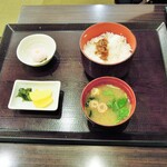 赤のれん - 付録のご飯とお味噌汁等