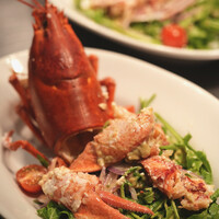 活けオマール海老のサラダ