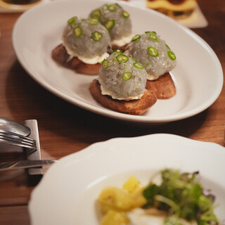 辰ケ浜生シラスと青唐辛子クリームチーズのブルスケッタ