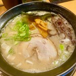 九州らーめん学金 - ラーメン750円