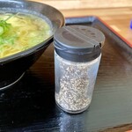 セルフうどん なりや 国分寺店 - 黒胡椒を貸してくれるぞ