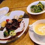 洋食屋シカレ - 料理写真:「ハンバーグステーキ」①