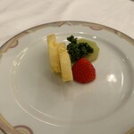 ソラリア西鉄ホテル - ピラフの後にはデザートにフルーツの盛り合わせ