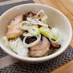 らぁ麺 桃の屋 - MOMONOYA SET(あっさり塩味玉らぁ麺＋ミニチャーシュー丼)