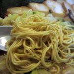 茨城豚骨 とんこつ家 高菜 - 麺は細麺で、相変わらずシコシコ良い食感