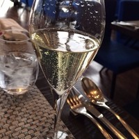 R restaurant & bar - 