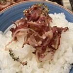 だれやめや - 豚軟骨スモークをご飯にONしてみる