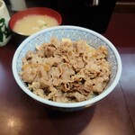 たつ屋 - 牛どん、430円
+ みそ汁、50円。