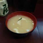 たつ屋 - 安定の熱々"お味噌汁"。