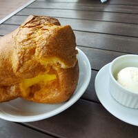 トラットリア グランボッカ - ポップオーバーとホイップバター
