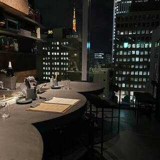 五感で味わう都会の夜景とライブ感。記憶に残る大人の贅沢時間を