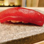天然腌渍蓝鳍金枪鱼寿司饭团