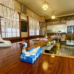 丸千葉 - 内観。