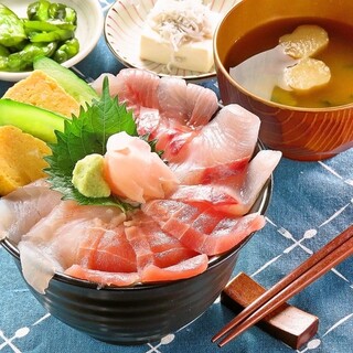 Directly delivered from Shimoda fishing port! The freshness of the sashimi is outstanding!