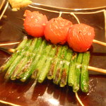 徳永肉酒場 - トマト、ニンニク芽