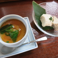 とんかつ & 焼鳥 An - ぷりぷり海老の茶碗蒸し　ざる豆腐　川越の小野豆腐　抹茶塩で